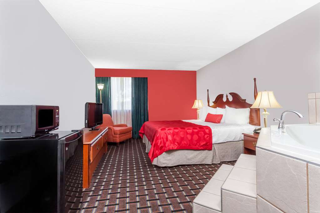 Ramada by Wyndham Henderson Evansville - photo 15