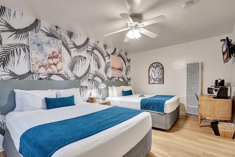 Santa Monica Hotel - photo 12