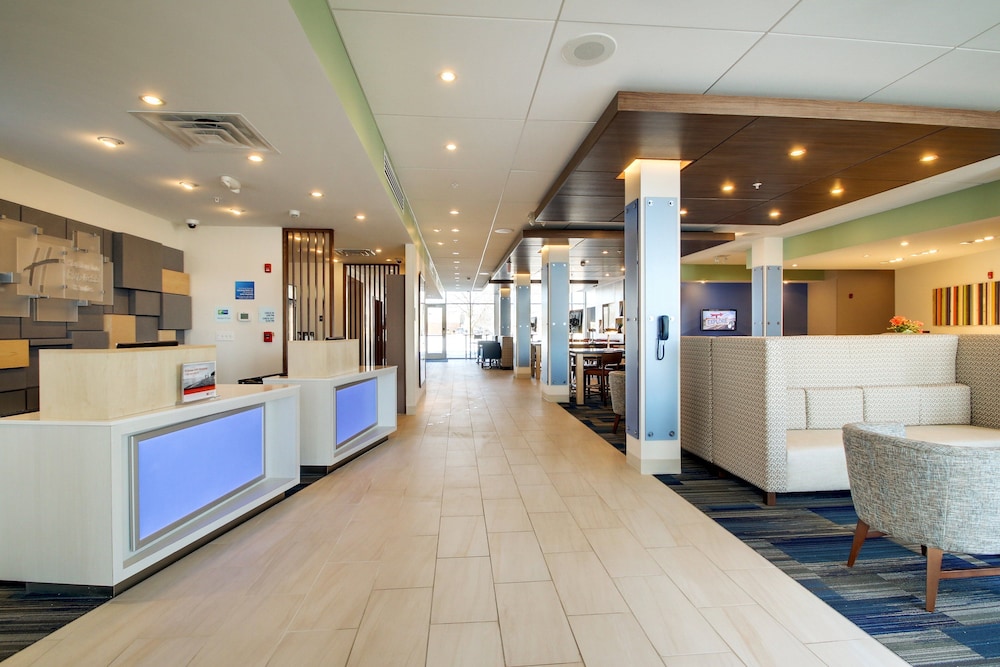 Holiday Inn Express & Suites Galesburg by IHG - photo 67