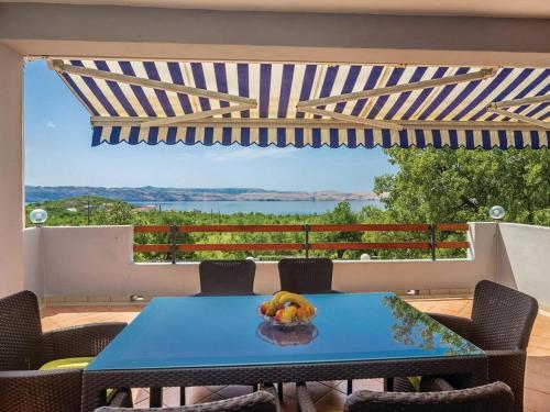 Apartments Paola Two Bedroom Apartment with Terrace and Sea view — 4-Star Luxury Hotel in Karlobag, Croatia