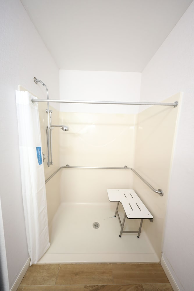 Hampton Inn Hutchinson - photo 44