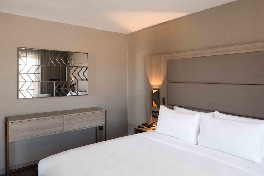 AC Hotel by Marriott Boston Cleveland Circle - photo 15