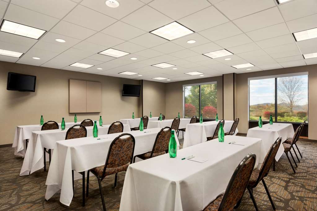 Wingate by Wyndham Bridgeport Clarksburg - photo 40