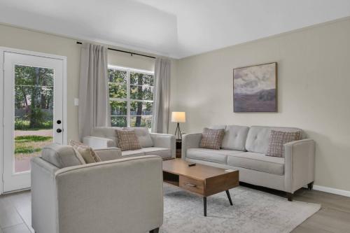 Glen Loch Dr - carbon neutral hotel in Spring
