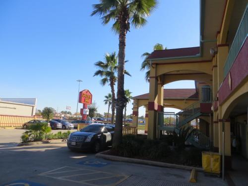 Palace Inn I10East & John Ralston - photo 12