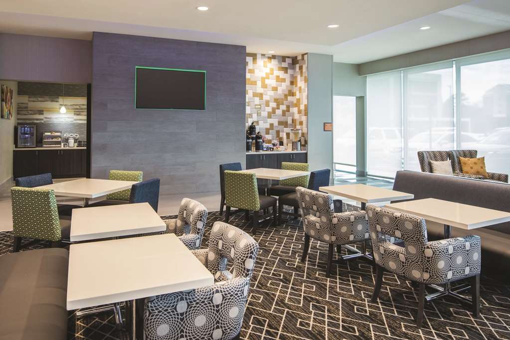La Quinta Inn & Suites by Wyndham Atlanta South McDonough - photo 31
