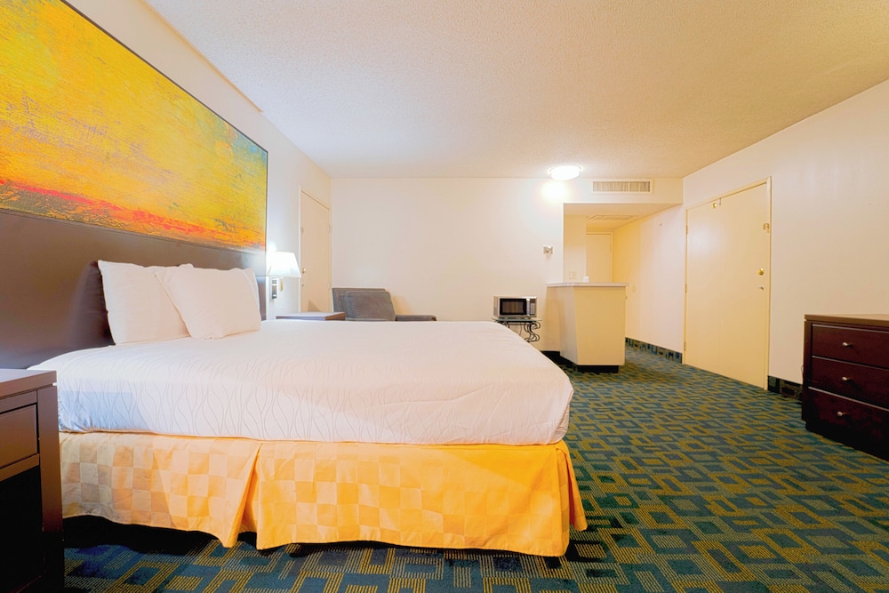 Royal Plaza Inn Indio - photo 36