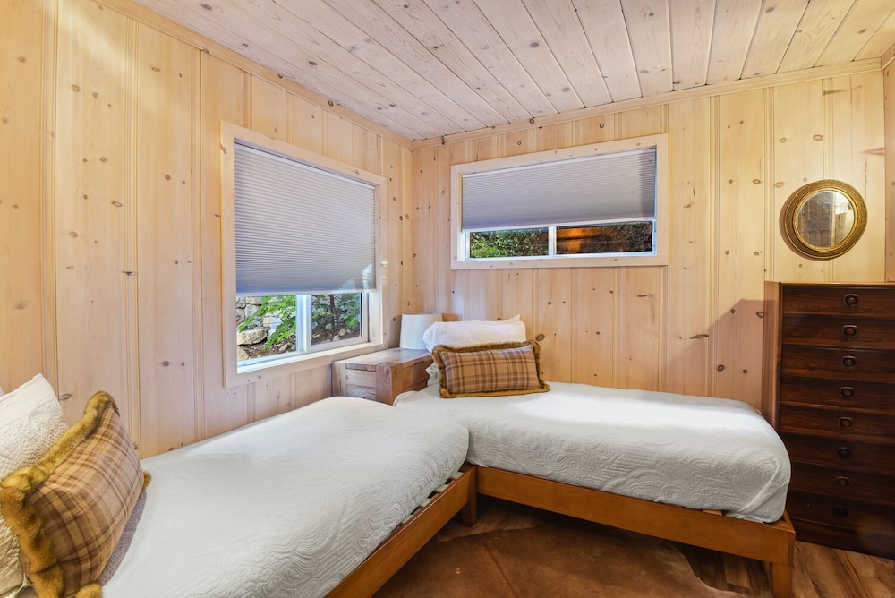 Mesmerizing Meeks Bay Outdoor Waterfront Deck - photo 6
