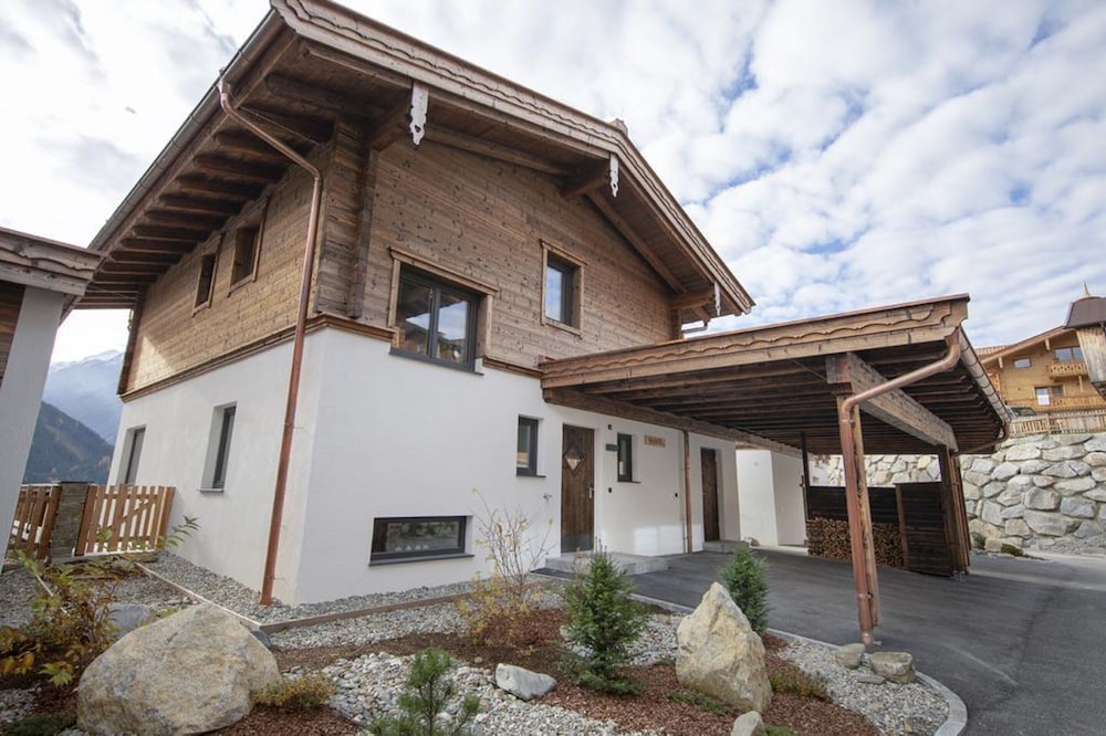 Nationalpark Chalet Gabelspitze — 4-Star Luxury Hotel in Neukirchen Am Grossvenediger, Austria