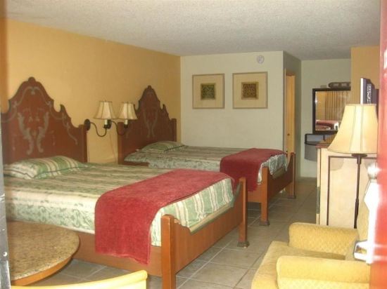 Lake Cecile Inn and Suites - photo 13