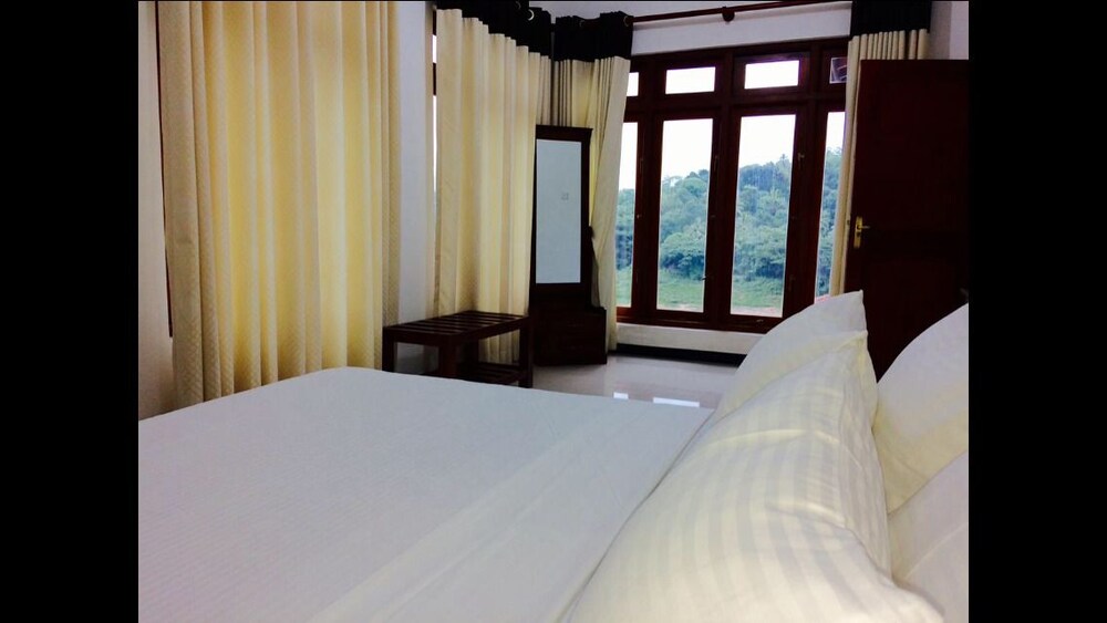 Mount River View - carbon neutral hotel in Kandy