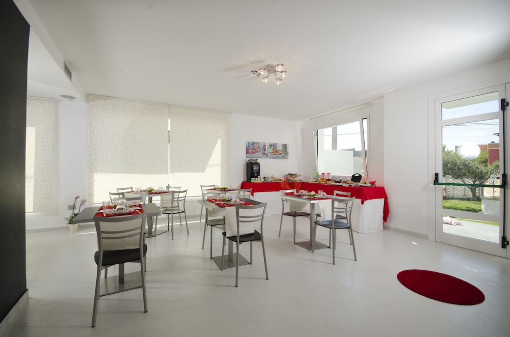 Rainbow resort - carbon neutral hotel in Marsala