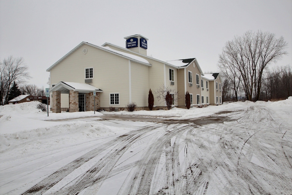 Cobblestone Inn & Suites Brillion - photo 54