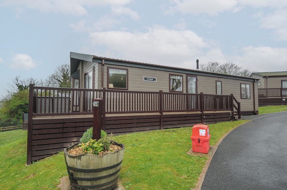 Lodge 58 at Riviera Bay Coastal Retreat — 4-Star Luxury Hotel in Brixham, United Kingdom