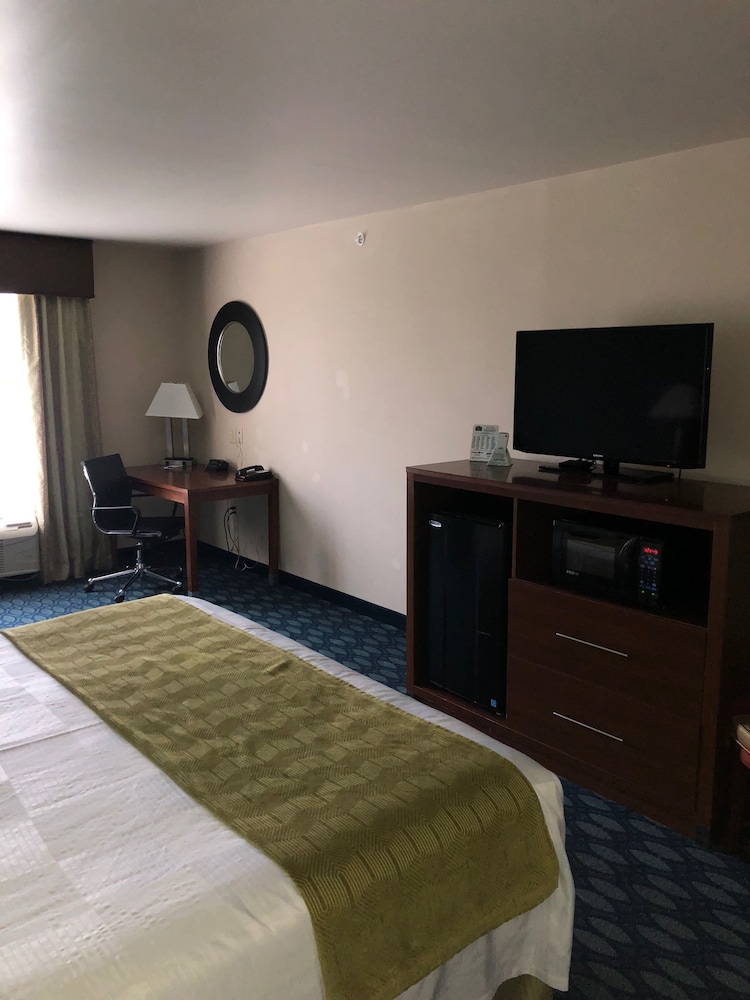 Country View Inn & Suites - photo 18