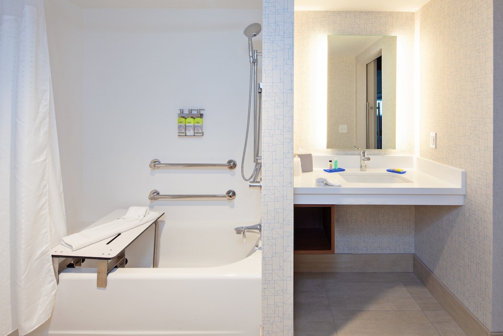 Holiday Inn Express Hotel & Suites Ventura by IHG - photo 18