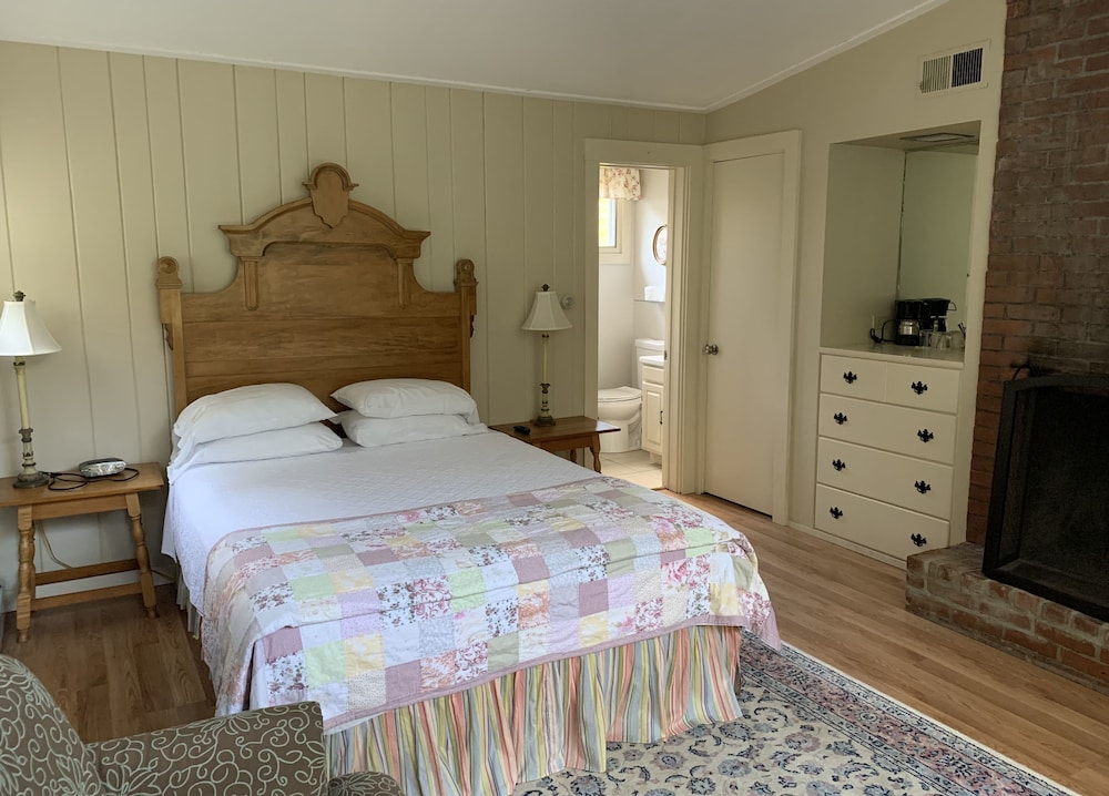 Lovett s Inn and Restaurant - photo 20