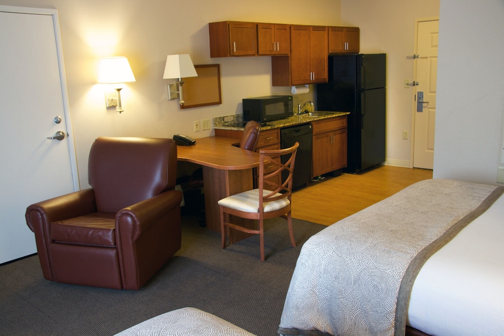 Candlewood Suites Champaign Urbana University Area by IHG - photo 9