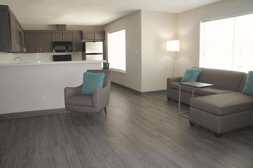 La Quinta Inn & Suites by Wyndham Pharr North McAllen - photo 34
