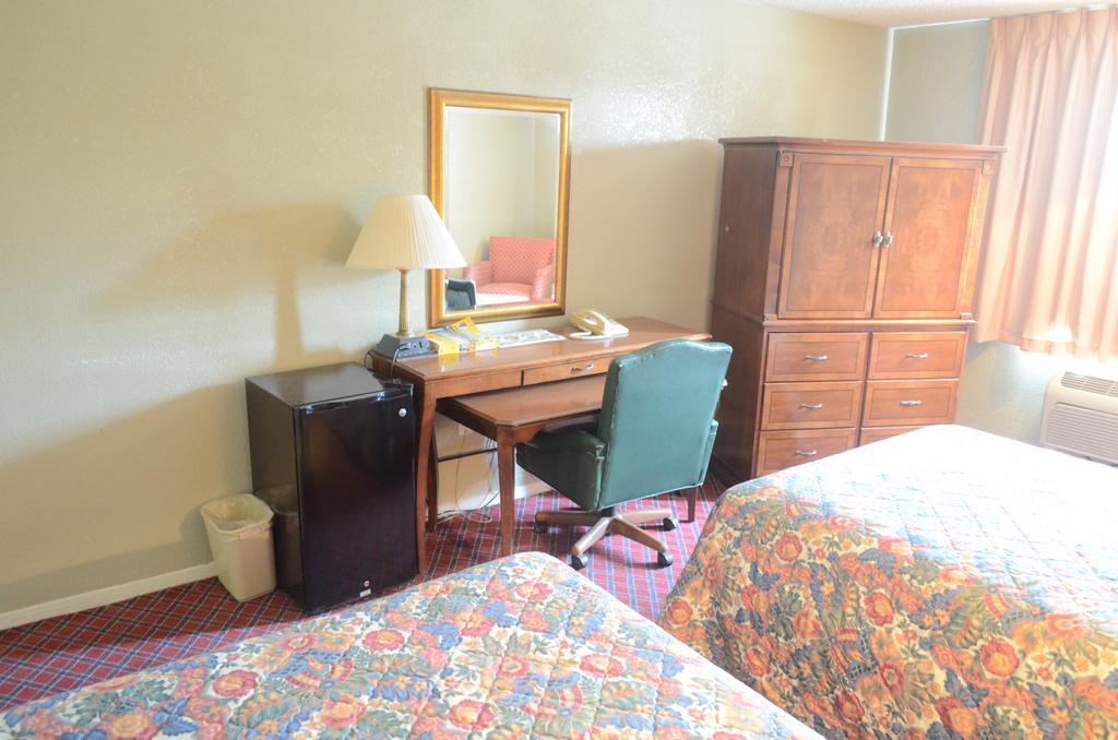 Red Carpet Inn Hornwood Drive - photo 13