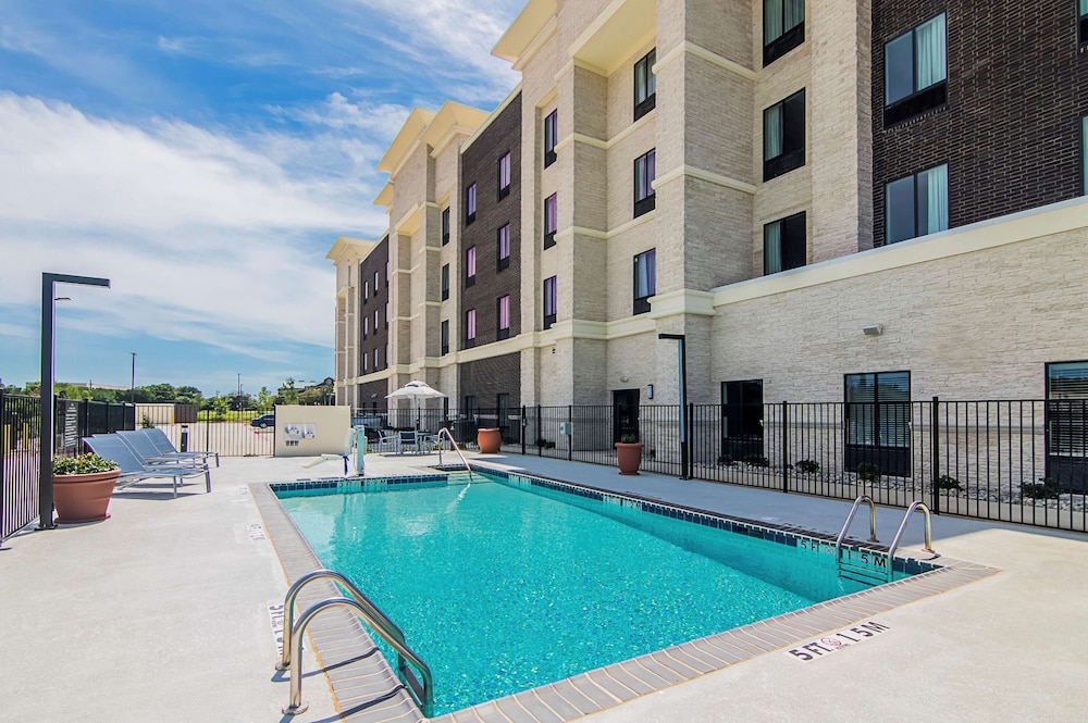 Hampton Inn & Suites Dallas Richardson - photo 28
