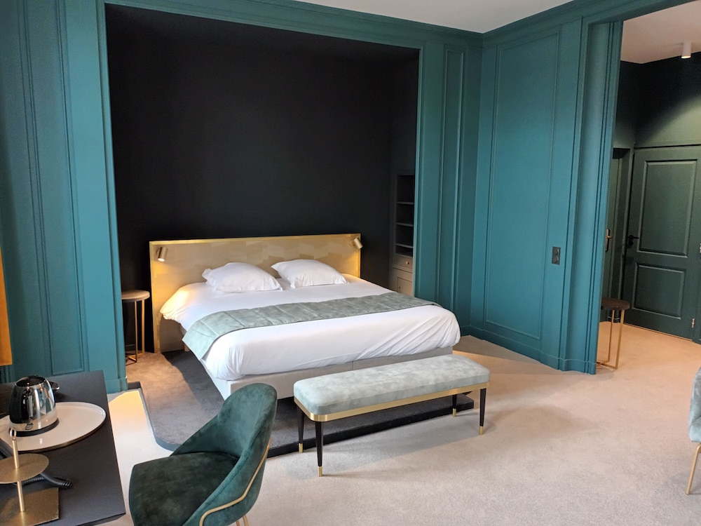 Domitys Château de la Pilule — 4-Star Luxury Hotel in Saint-Quentin, France