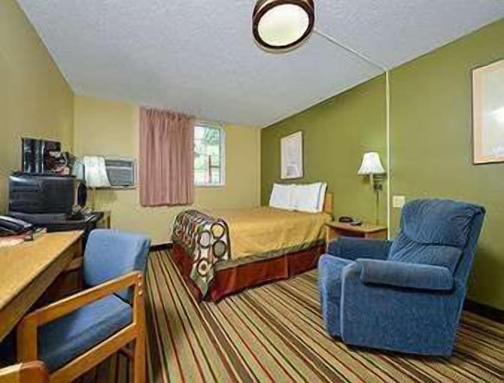 Super 8 by Wyndham Minot Airport - photo 16