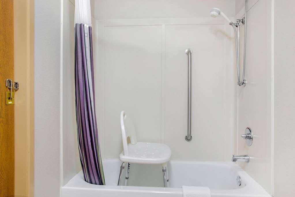 La Quinta Inn & Suites by Wyndham Springfield South - photo 35