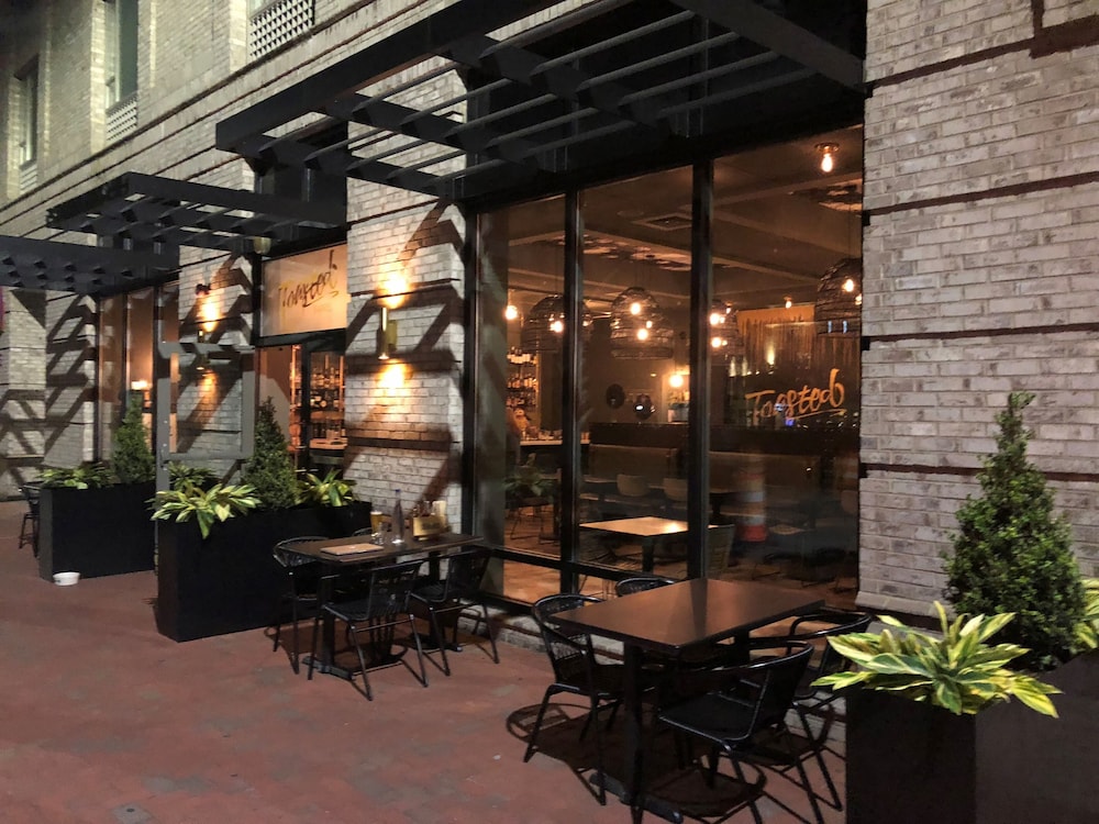 SpringHill Suites Savannah Downtown Historic District - photo 35