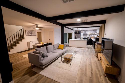 Vegas Vacation Home with Pool 5 min to The Strip and Fremont Street — 4-Star Luxury Hotel in Las Vegas, United States