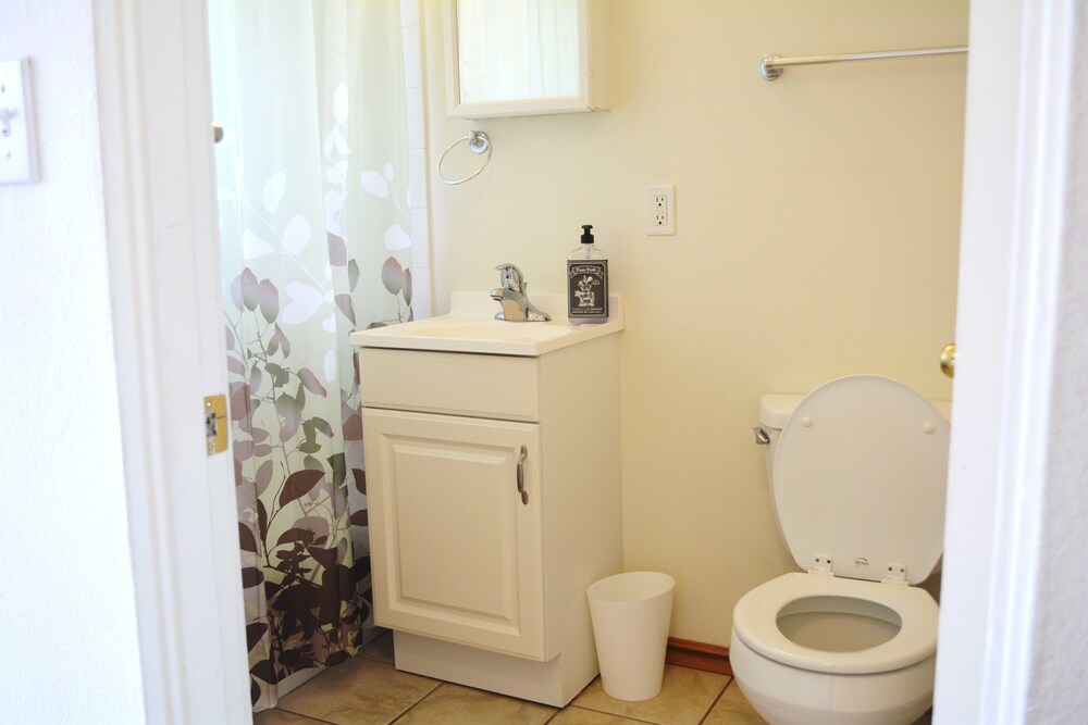 Sunny Westlake Suites by Metro - photo 23
