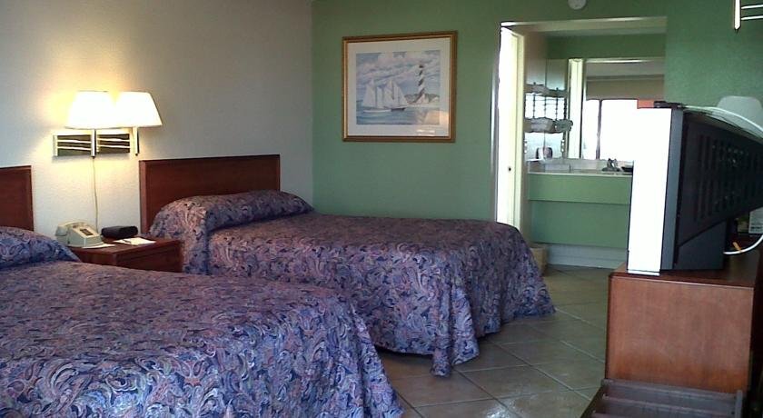 Monterey Inn and Marina - photo 2