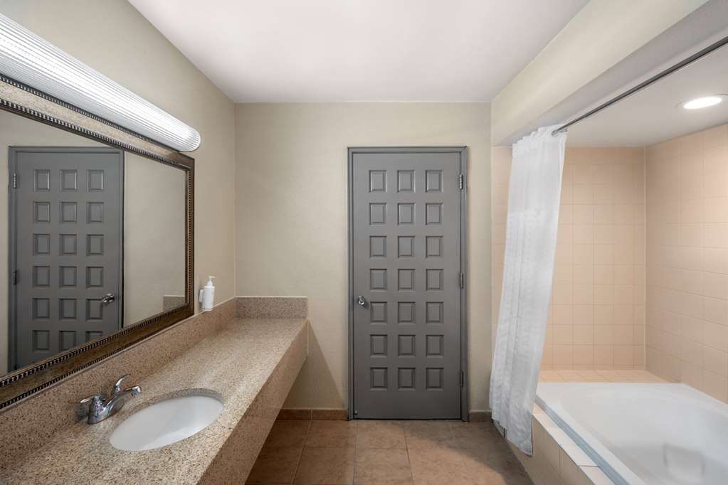 Days Inn by Wyndham Klamath Falls - photo 39