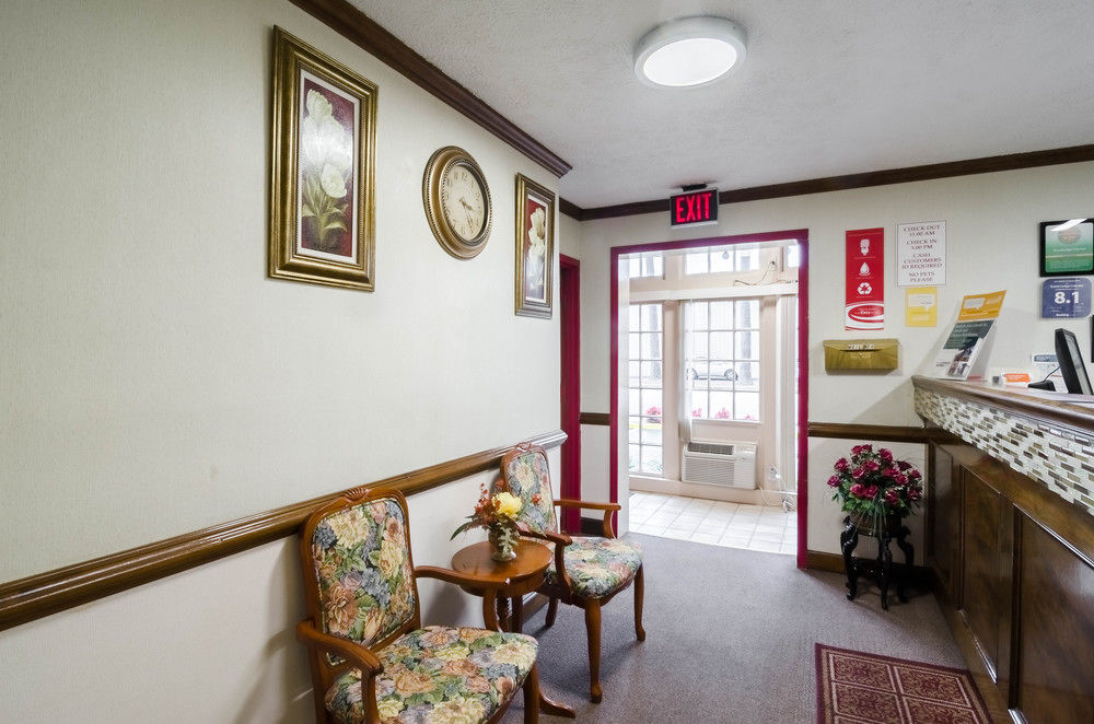 Econo Lodge Colonial - photo 26