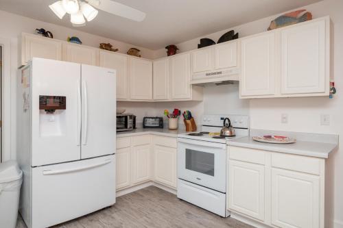 9th Street Sandy Feet by Oak Island Accommodations - photo 21
