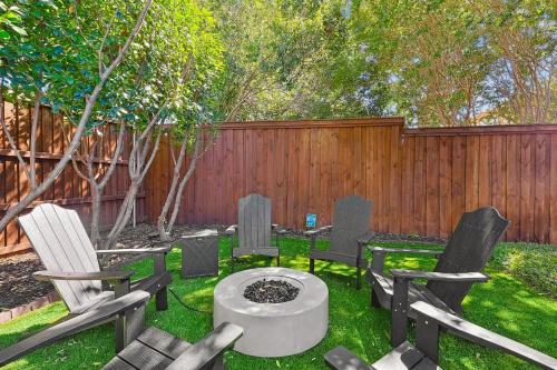 5BD 2BA w Backyard Oasis Pool Jacuzzi Firepit — Corinth — photo 4
