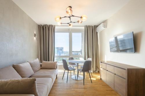 НА ВИДАЛЕННЯ 19 226 in RC Hoffman House Zolotoustivska 34 Petrovdom Apartments — 4-Star Luxury Hotel in Kyiv, Ukraine