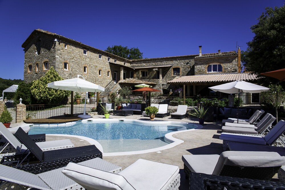 Chambres d'hôtes du Serre d'Avène — 4-Star Luxury Hotel in Saint-Christol-Les-Ales, France
