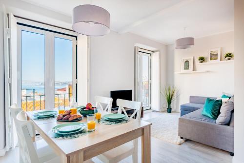 Mbird Lapa River View Duplex — 4-Star Luxury Hotel in Lisbon, Portugal