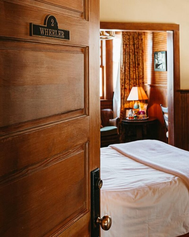 Deer Mountain Inn - photo 5