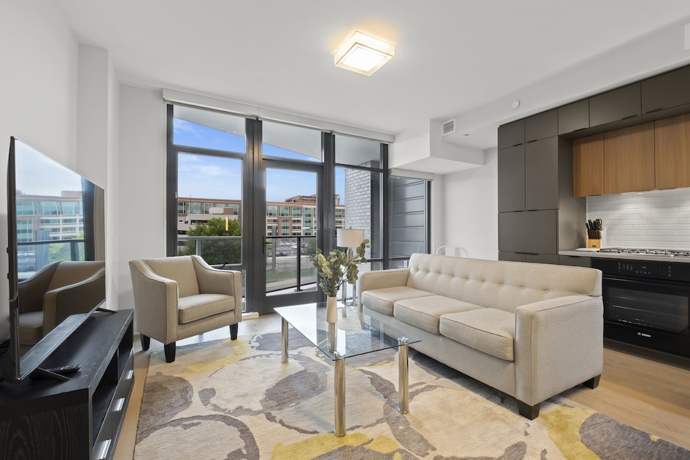 Global Luxury Suites at Tribeca - photo 36