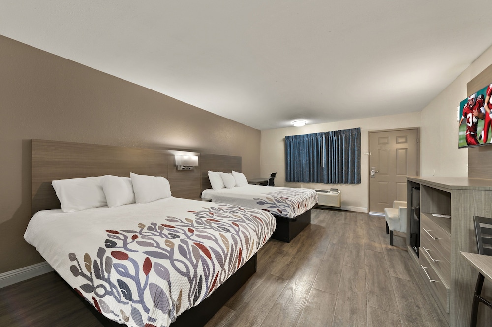 Red Roof Inn Bellflower - photo 5