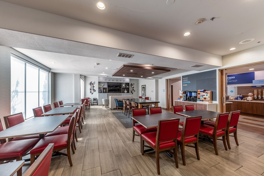 Holiday Inn Express & Suites Fort Worth Fossil Creek by IHG - photo 18