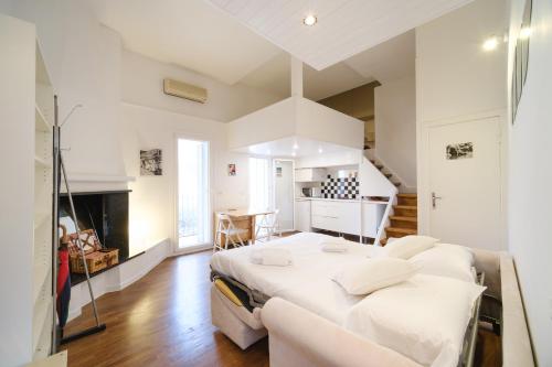 Monti's View by BuddyRent — 4-Star Luxury Hotel in Rome, Italy
