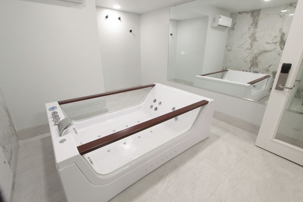 Envi Boutique Hotel Henderson Evansville South - photo 97