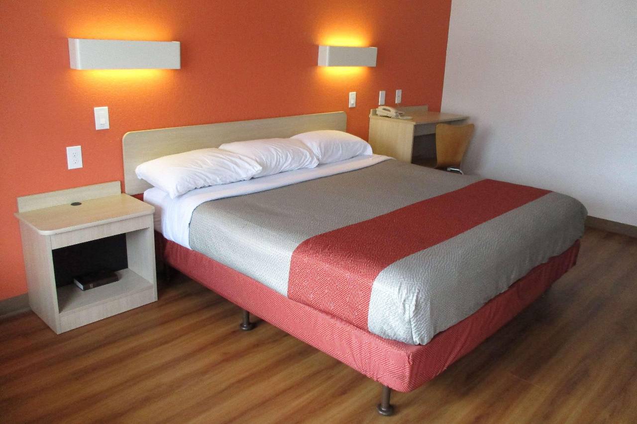 Travelodge by Wyndham Lansing - photo 4