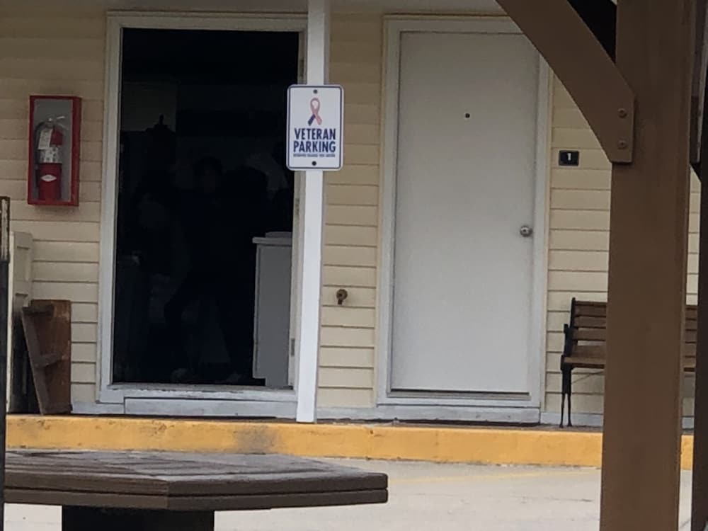 Hawkeye Motel - photo 31