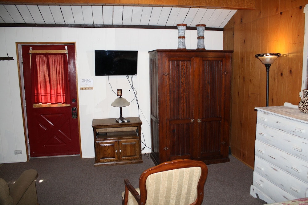 The Historic Wapiti Lodge - photo 20
