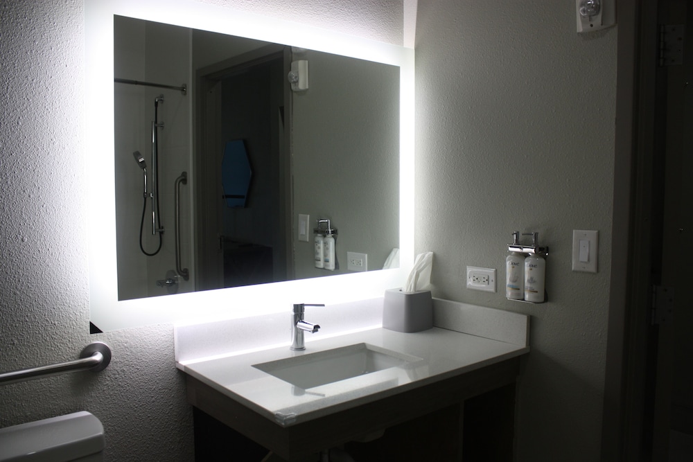 Holiday Inn Express Hotel & Suites Shamrock North by IHG - photo 45