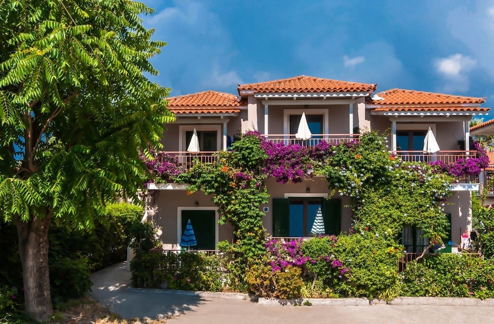 Lemonia Accommodations - carbon neutral hotel in Zakynthos